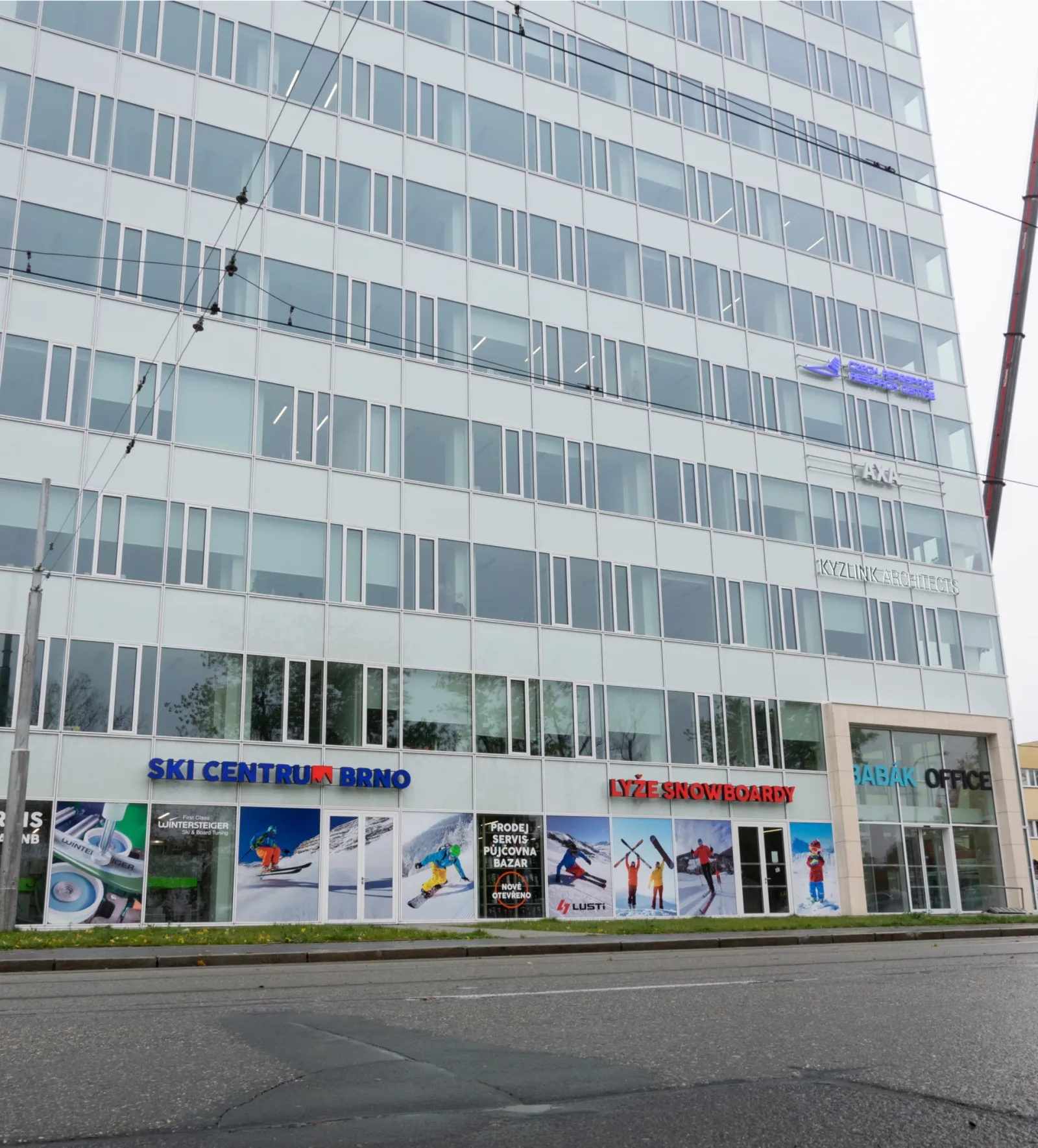 Prodejna Ski Centrum Brno v budově Babák Office